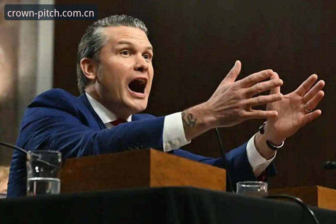 挪威主帅索尔巴肯在新闻发布会上回答了不少问题,但真正让我印象深刻的不是他关于出线概率的驳斥,也不是对球场草皮的吐槽,而是他说起那位叫恩多耶的老朋友时脸上那种哭笑不得的表情。这位前哥本哈根外援至今还觉得索尔巴肯能帮他讨回2014年的欠薪,比赛还没踢,短信倒是先轰炸了一轮。索尔巴肯说这是他唯一害怕的事情——一个主帅害怕的是老友的短信,还是个混合了多国语言、语法全靠猜的短信。